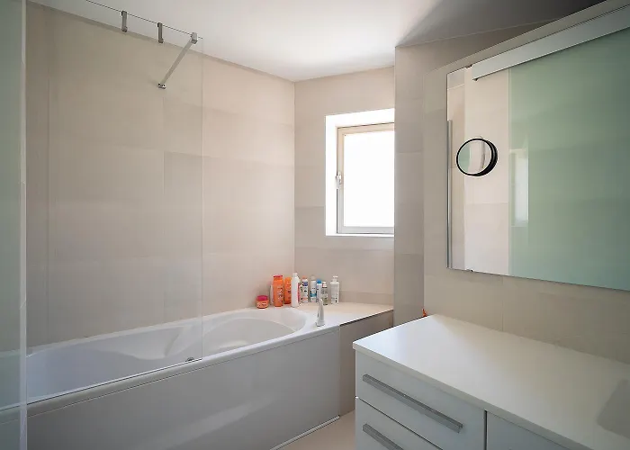 Penthouse Vista Bella By Theka Services Apartment